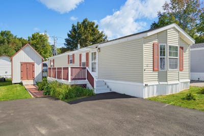 /international/us/42-columbia-drive-newmarket-nh-110110349905/