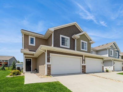 /international/us/101-sycamore-lane-norwalk-ia-110100469821/