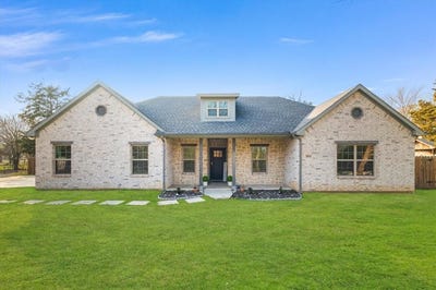 /international/us/304-bradley-street-tioga-tx-110097251443/