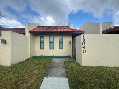 /international/us/19040-nw-65th-ct-hialeah-fl-110099308569/
