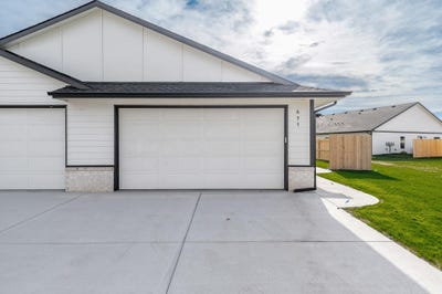 /international/us/471-e-harper-st-valley-center-ks-110104186600/