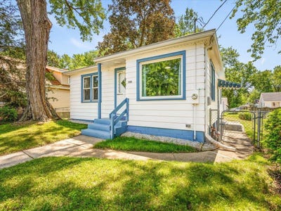 /international/us/705-lawn-drive-loves-park-il-110108384229/