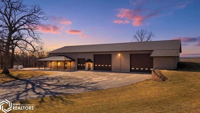 /international/us/886-henik-road-mount-vernon-ia-110106304932/