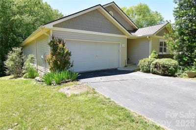 /international/us/176-clear-creekside-drive-hendersonville-nc-110108099596/