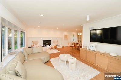/international/us/22-20-radburn-road-fair-lawn-nj-110120458814/