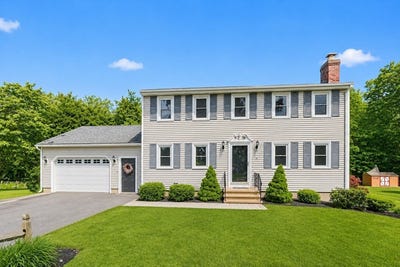 /international/us/10-douglas-ave-methuen-ma-110108662076/