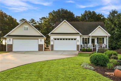 /international/us/104-n-windy-point-townville-sc-110119790438/