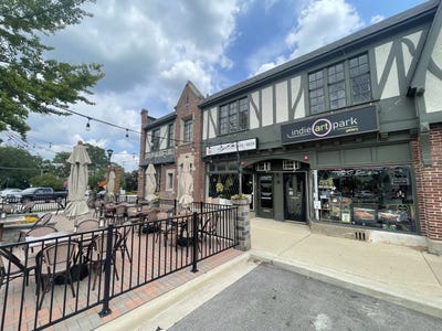 /international/us/28w579-stafford-place-warrenville-il-110107692070/
