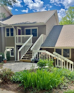 /international/us/8-creekside-lane-asheville-nc-110107540915/