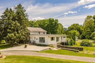 /international/us/140-station-road-kingston-ny-110108723099/