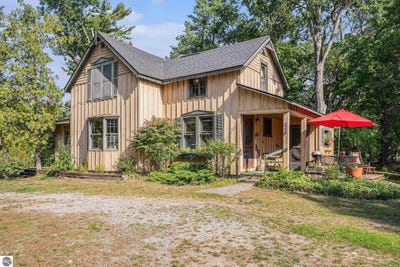 /international/us/5760-w-crystal-view-road-glen-arbor-mi-110108347112/