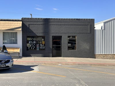 /international/us/105-main-street-louisville-ne-110095614598/