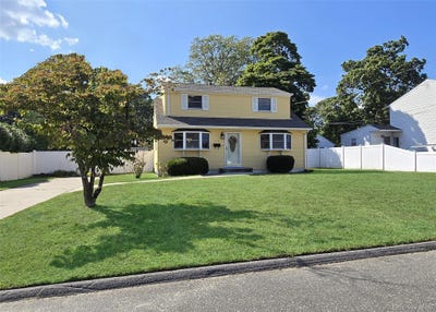 /international/us/119-noel-drive-centereach-ny-110103707922/