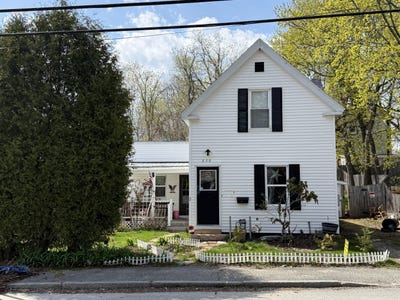 /international/us/230-oak-street-lewiston-me-110108205433/