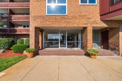 /international/us/300-park-avenue-calumet-city-il-110109042194/