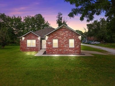/international/us/806-e-grant-street-ash-grove-mo-110100462832/?lang=en
