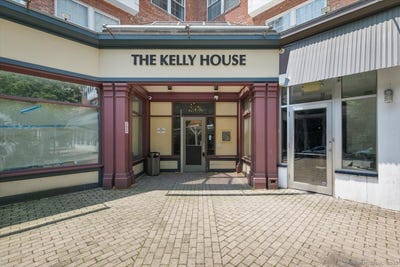 /international/us/196-crown-street-new-haven-ct-110100257808/