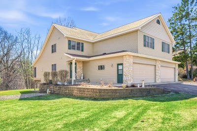 /international/us/1482-riverside-drive-river-falls-wi-110105195965/
