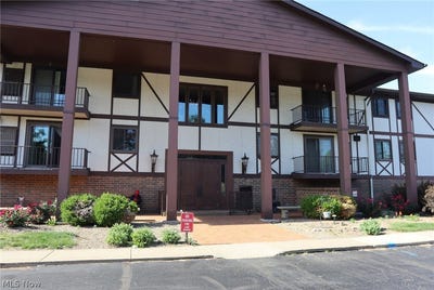 /international/us/4849-grace-road-north-olmsted-oh-110108640250/