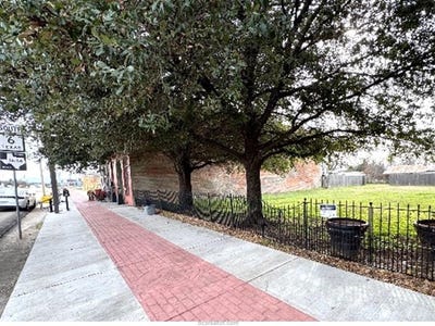 /international/us/703-705-s-main-street-calvert-tx-110106563899/