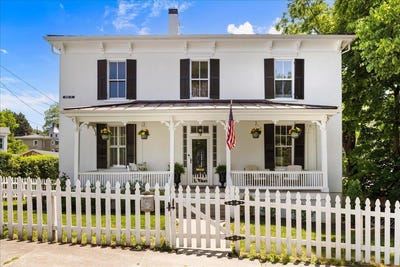 /international/us/119-points-st-staunton-va-110108341806/