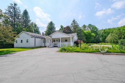 /international/us/8-main-street-ludlow-vt-110101211185/