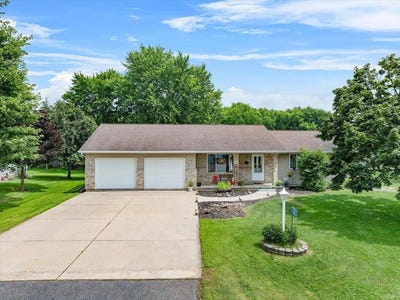 /international/us/5742-clark-street-auburndale-wi-110100804036/