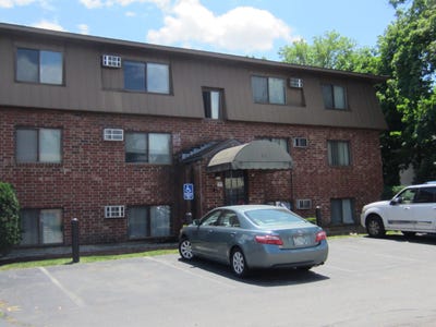 /international/us/55-log-street-manchester-nh-110108801061/