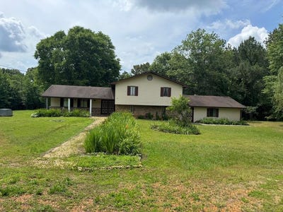 /international/us/3650-blood-river-church-road-buchanan-tn-110108423811/