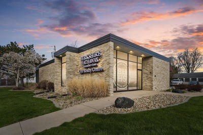 /international/us/1118-ansborough-avenue-waterloo-ia-110107243292/