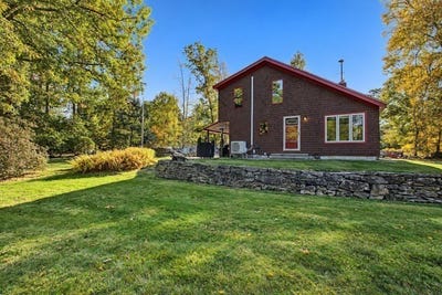/international/us/306-thompson-rd-webster-ma-110120461605/