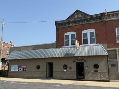 /international/us/111-e-front-avenue-stockton-il-110100161797/