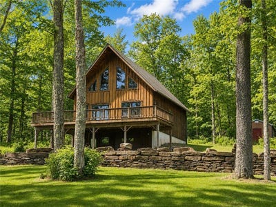 /international/us/251-goodwin-lane-guilford-ny-110108628874/
