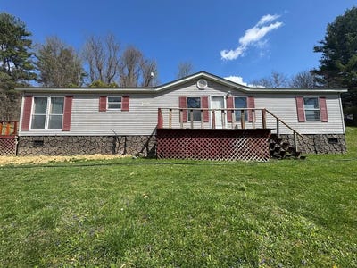 /international/us/116-clayton-drive-north-tazewell-va-110106922355/
