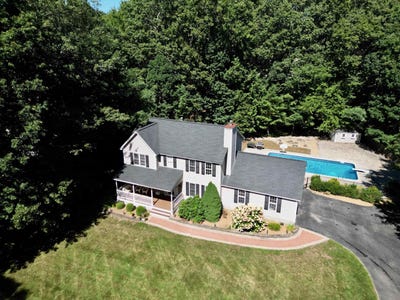 /international/us/9-hampstead-road-merrimack-nh-110120029025/