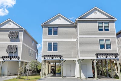 /international/us/825a-n-new-river-drive-surf-city-nc-110110406451/