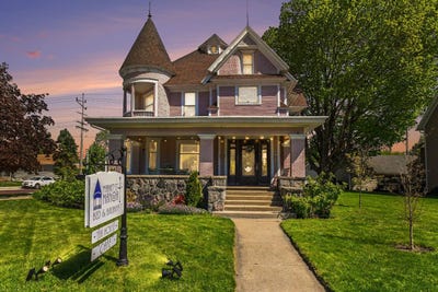 /international/us/302-e-market-street-nappanee-in-110107843104/