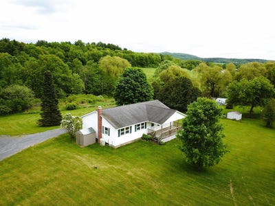 /international/us/9-mayselwood-drive-milton-vt-110108747884/