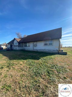 /international/us/210-industrial-boulevard-slater-saline-co-mo-110105000269/