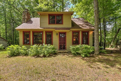 /international/us/27736-yellow-lake-road-webster-wi-110108979761/