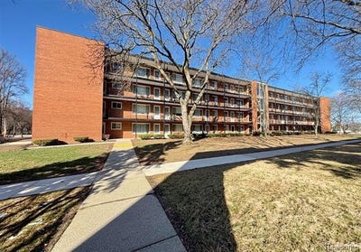 /international/us/2925-w-13-mile-road-royal-oak-mi-110106560300/