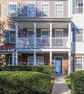 /international/us/31-barley-lane-patchogue-ny-110106328200/