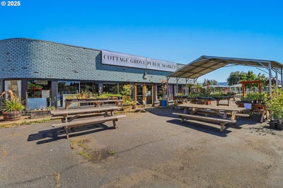 /international/us/926-e-main-st-cottage-grove-or-110100018237/
