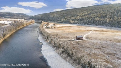 /international/us/863-snake-river-road-swan-valley-id-110104142155/