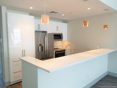 /international/us/33-elm-street-westport-ct-110106851897/