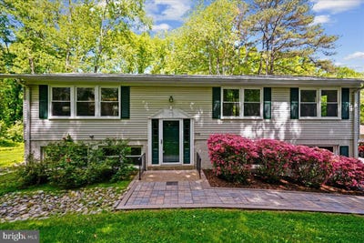/international/us/10806-oldfield-dr-reston-va-110107765613/