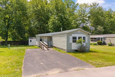 /international/us/290-calef-highway-epping-nh-110108962699/