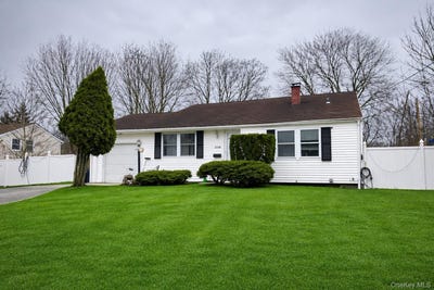 /international/us/3108-devon-avenue-medford-ny-110107487865/