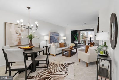 /international/us/3176-summit-square-drive-oakton-va-110110379713/