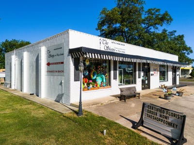 /international/us/904-s-key-avenue-lampasas-tx-110108496477/